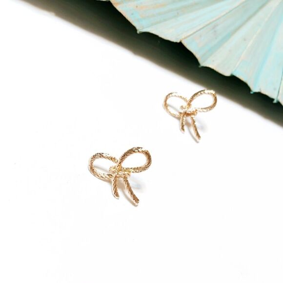 Textured bow earrings in gold #583 - Picture 2 of 6